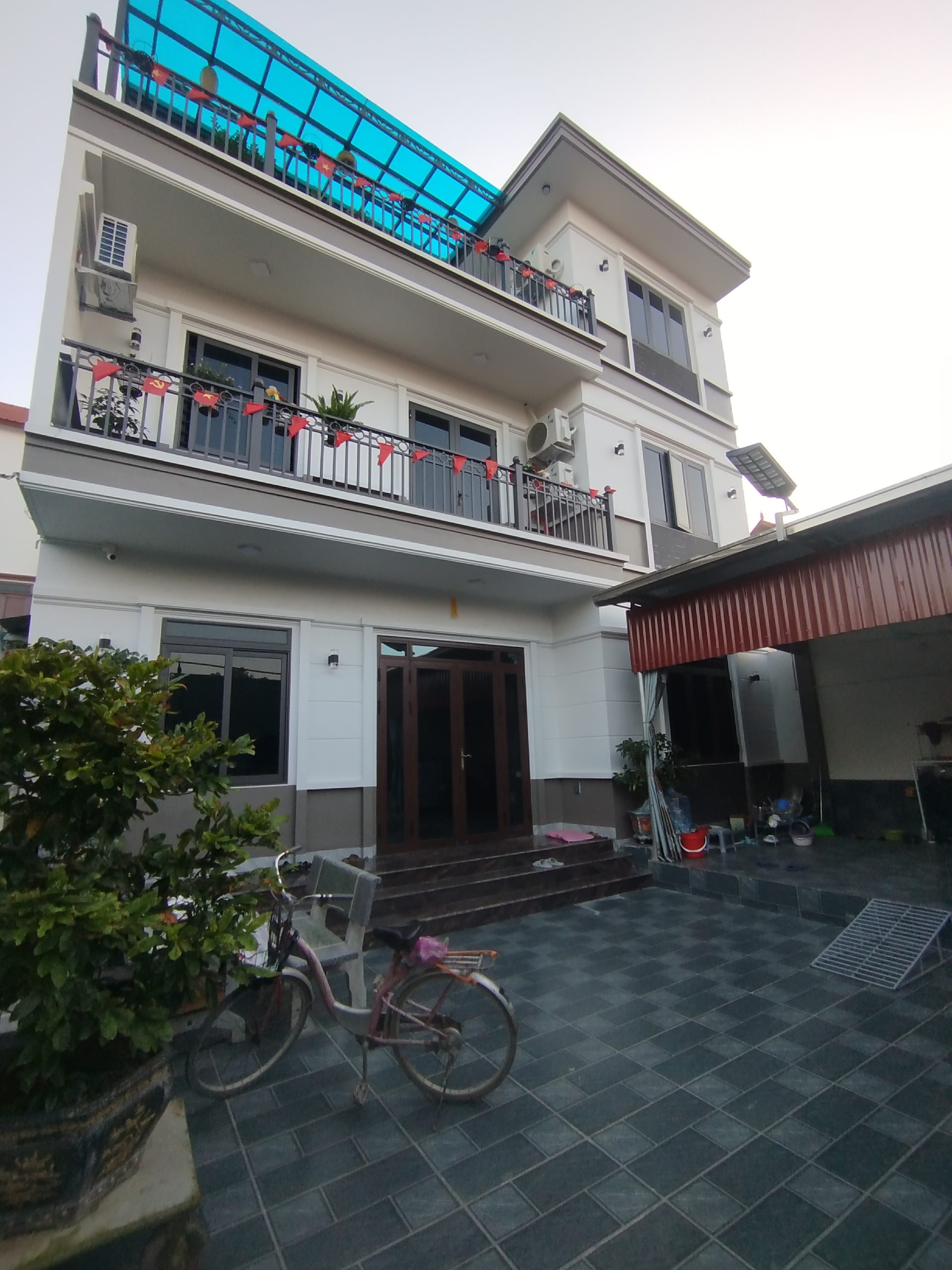 Khám Phá Mẫu Biệt Thự 3 Tầng Hiện Đại Được Yêu Thích Nhất 2025 Khám Phá Mẫu Biệt Thự 3 Tầng Hiện Đại Được Yêu Thích Nhất 2025 - Ảnh 2