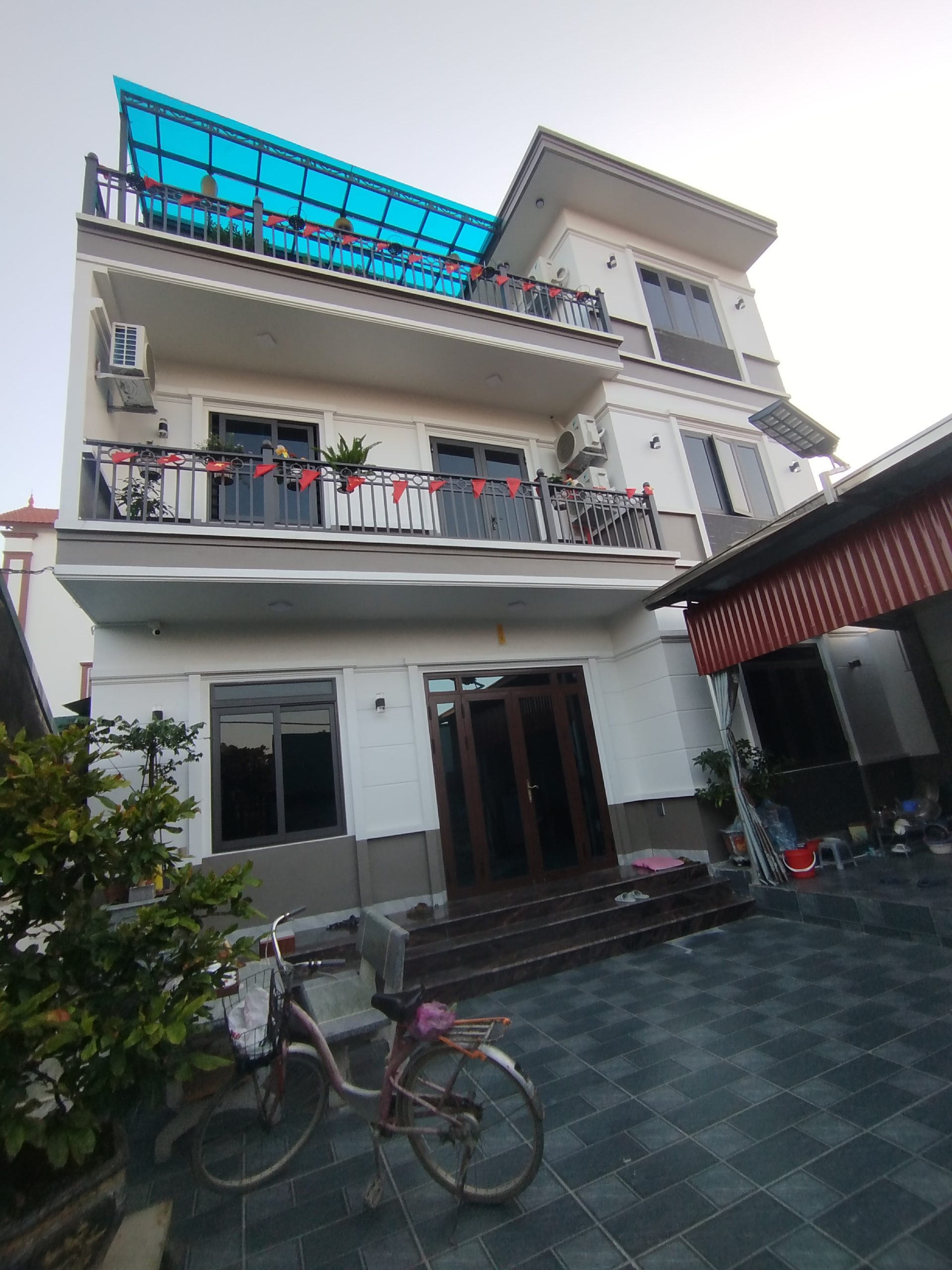 Khám Phá Mẫu Biệt Thự 3 Tầng Hiện Đại Được Yêu Thích Nhất 2025 Khám Phá Mẫu Biệt Thự 3 Tầng Hiện Đại Được Yêu Thích Nhất 2025 - Ảnh 4