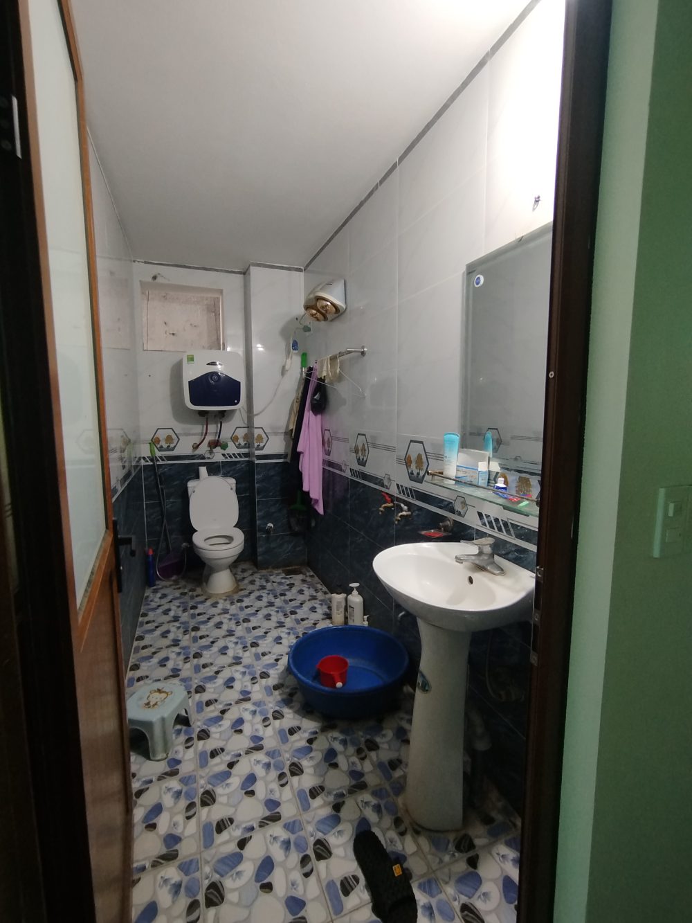 Nhà phố 3 tầng màu sắc nổi bật IMG 20251124 085615