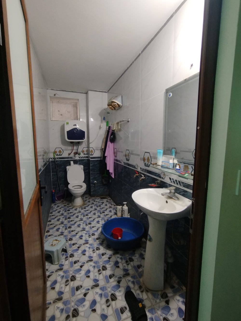 Nhà phố 3 tầng màu sắc nổi bật IMG 20251124 085615 1