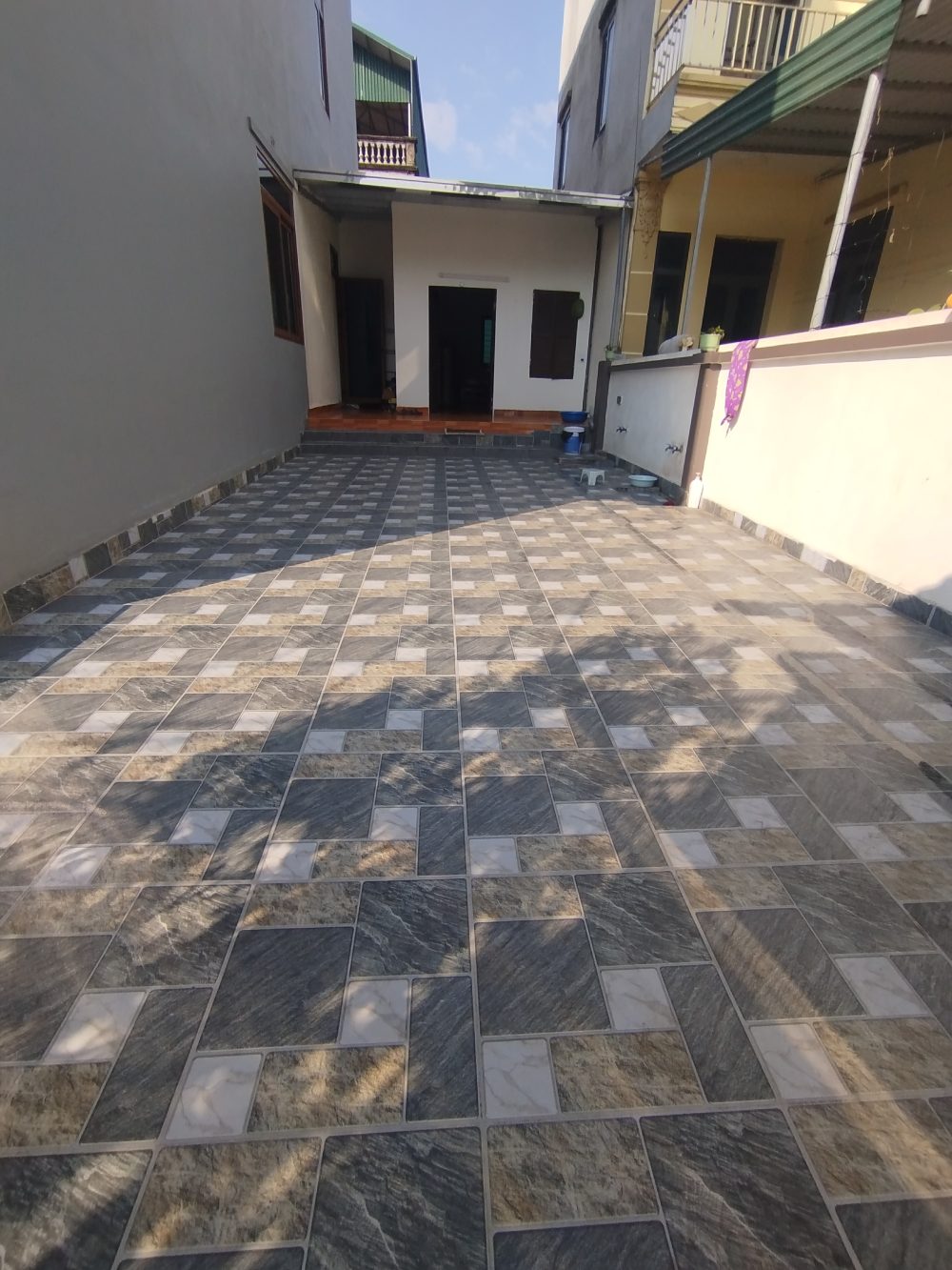 Nhà phố 3 tầng màu sắc nổi bật IMG 20251124 085707