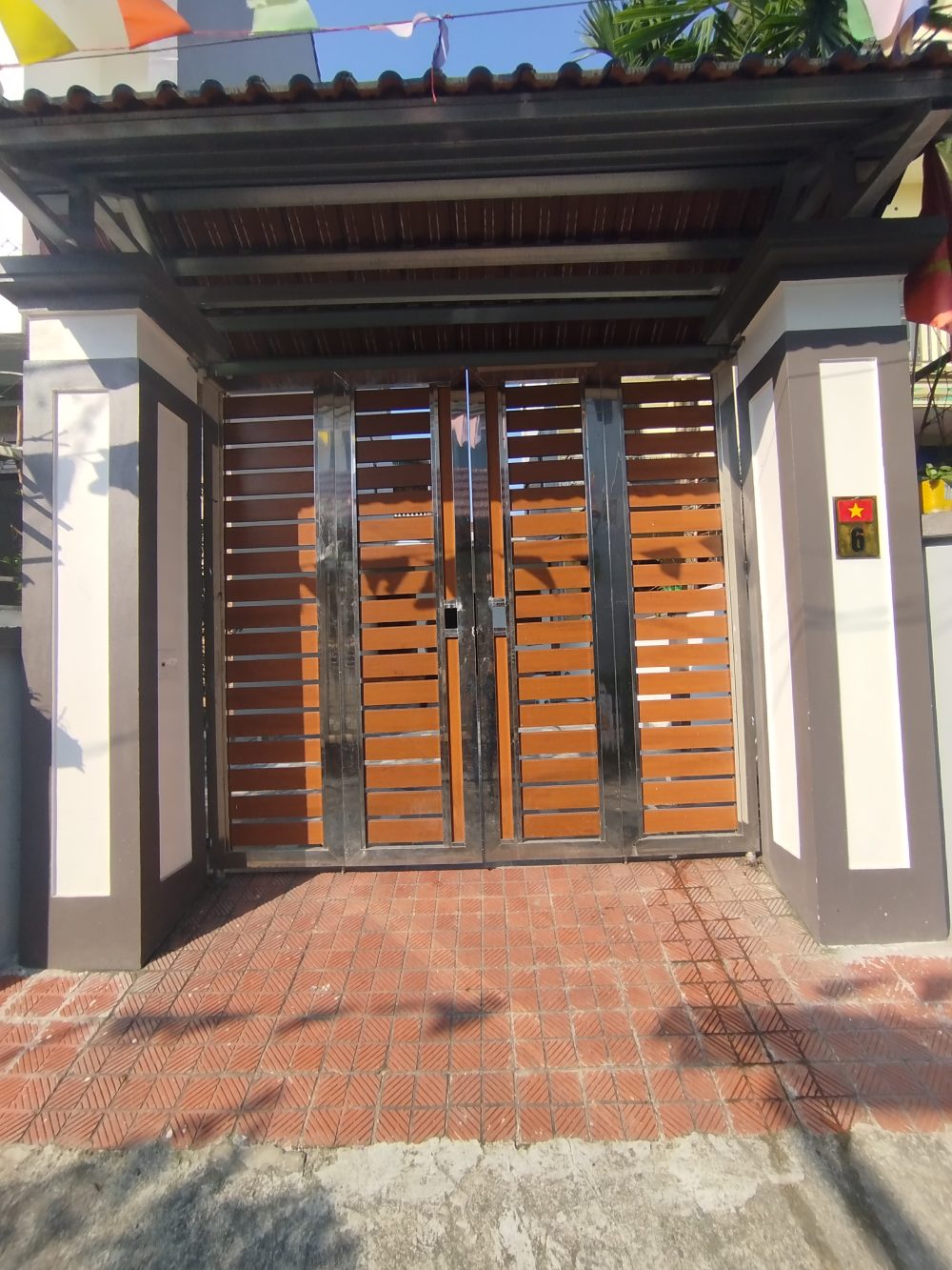 Nhà phố 3 tầng màu sắc nổi bật IMG 20251124 085813