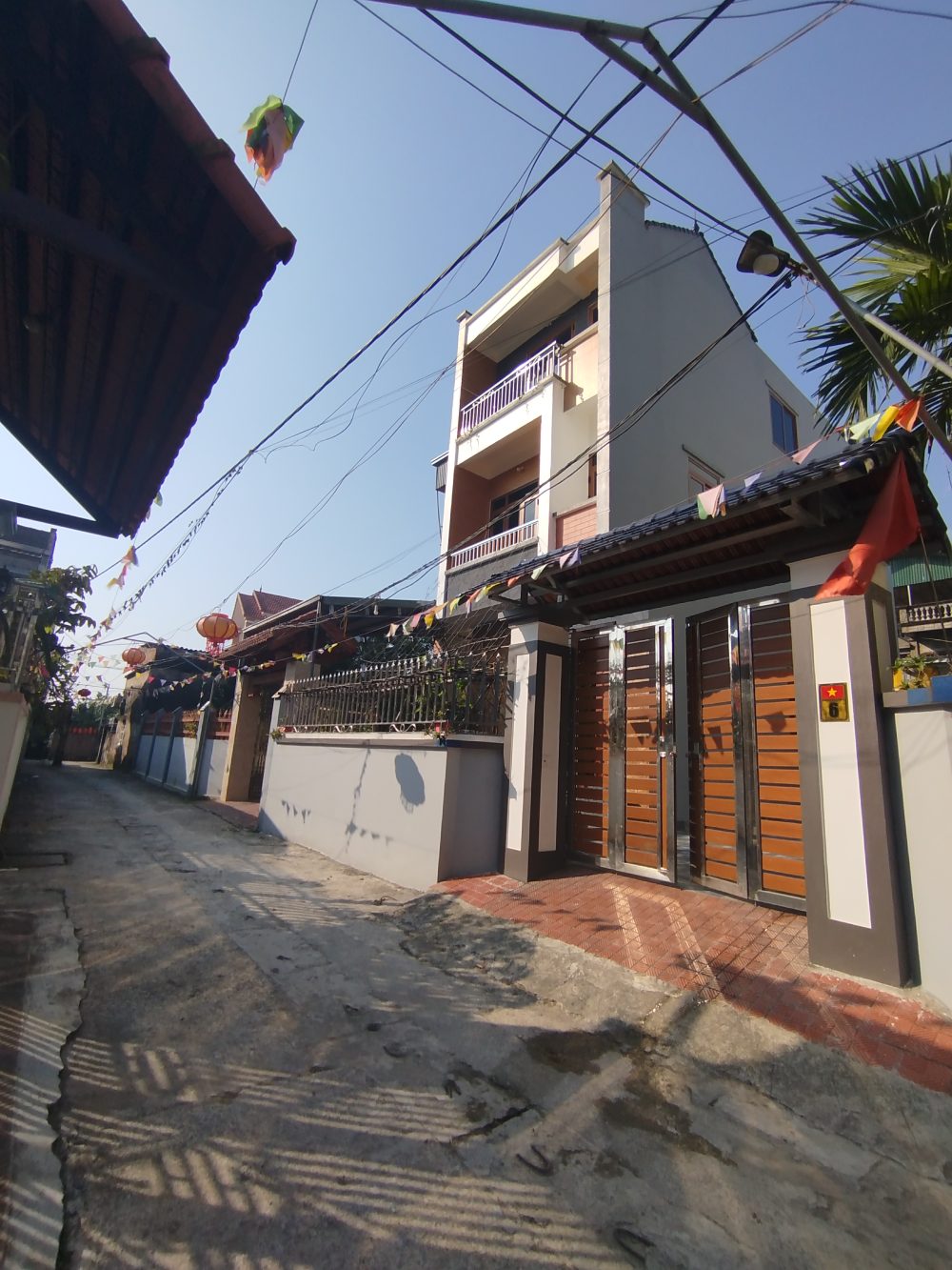 Nhà phố 3 tầng màu sắc nổi bật IMG 20251124 085853