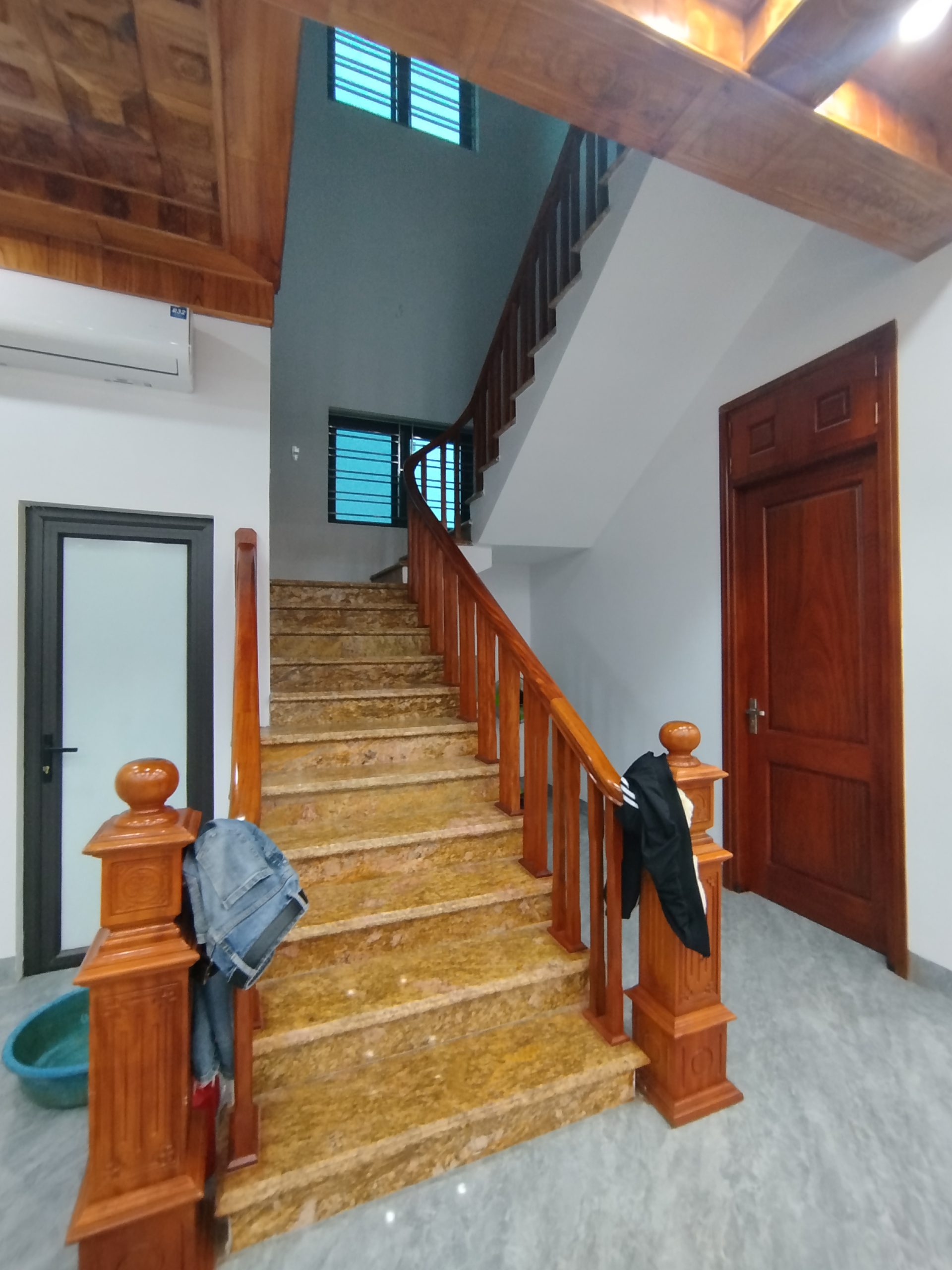 Mẫu cầu thang mới nhất 2025 Mẫu cầu thang mới nhất 2025 - Ảnh 6