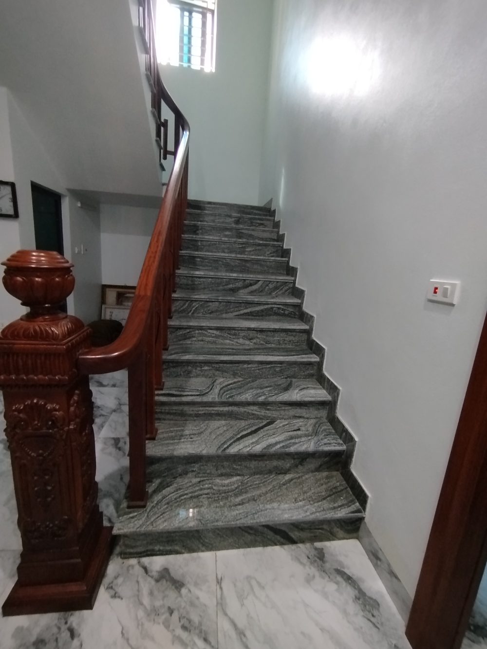 Mẫu cầu thang mới nhất 2025 IMG 20251120 101114