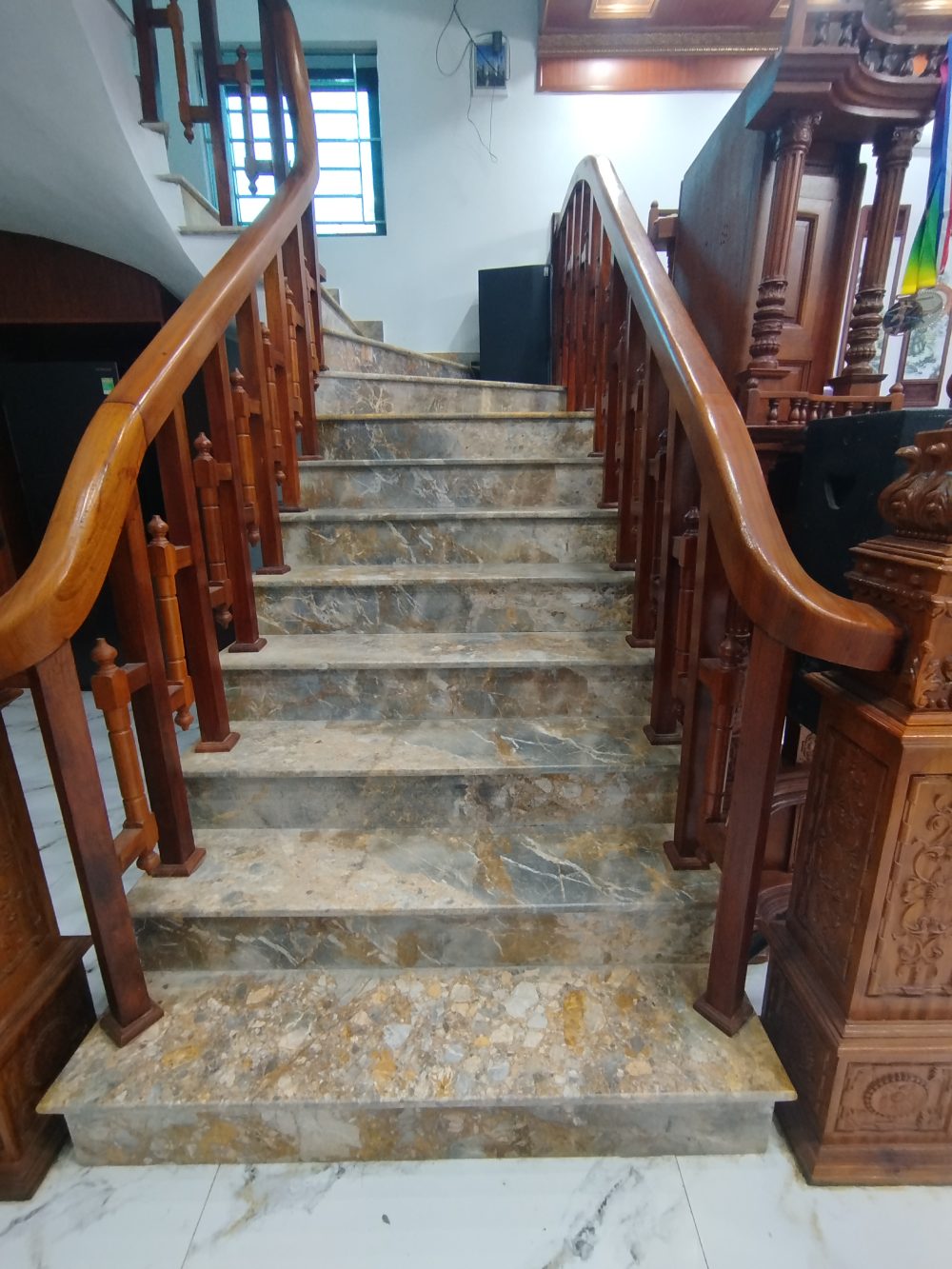 Mẫu cầu thang mới nhất 2025 IMG 20251124 090308