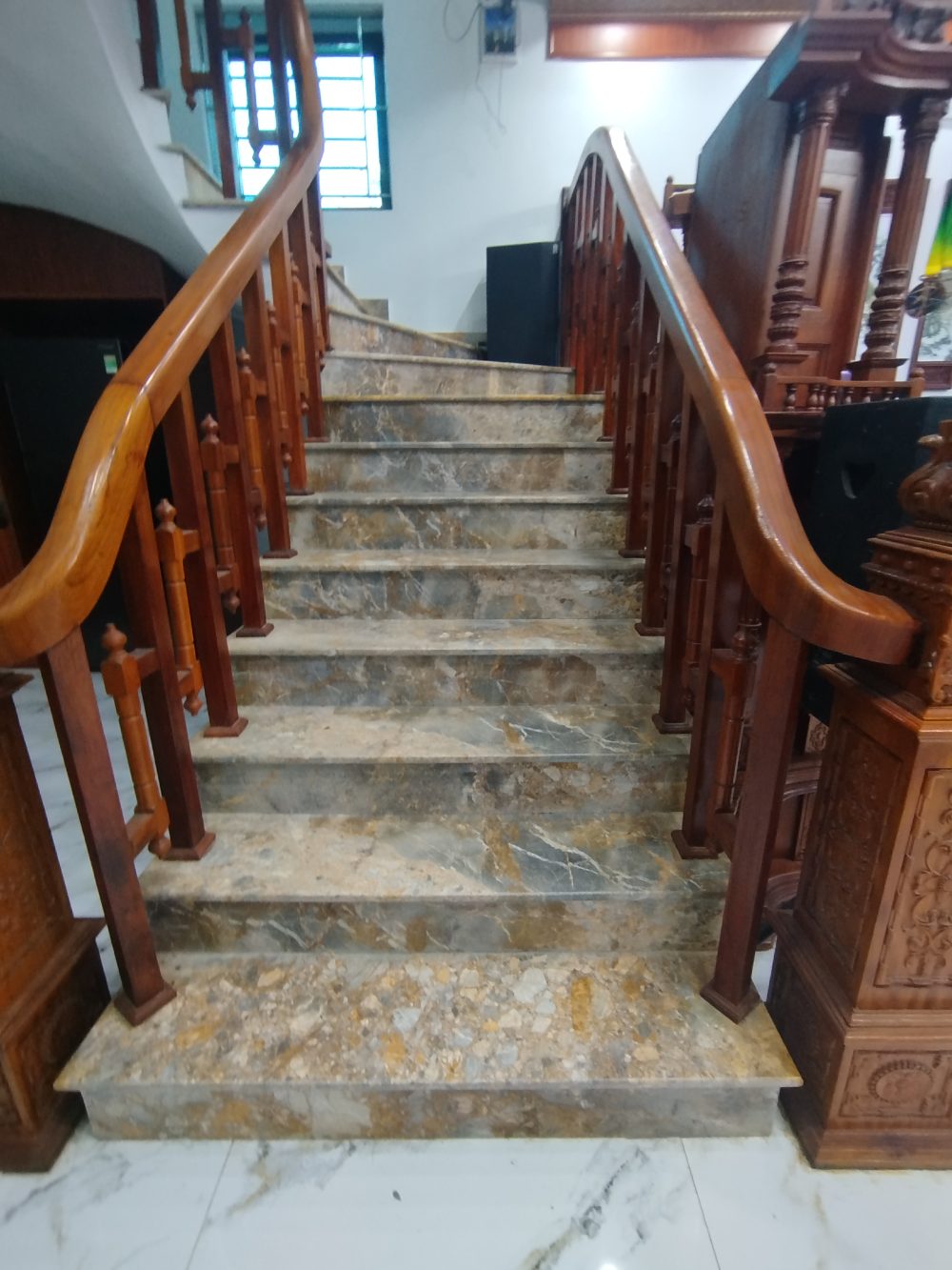 Mẫu cầu thang mới nhất 2025 IMG 20251124 090313