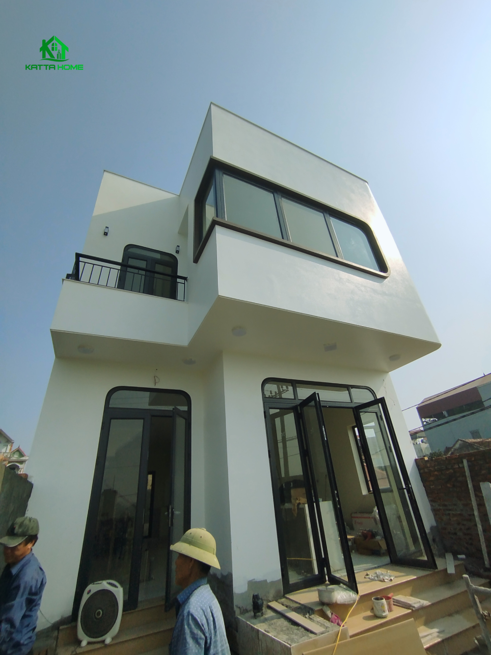 Nhà phố 2 tầng trắng tinh khôi