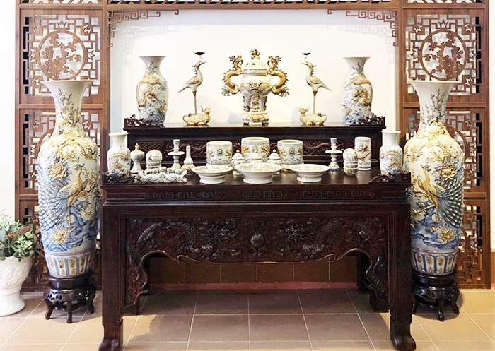 Đặt lọ hoa, mâm quả