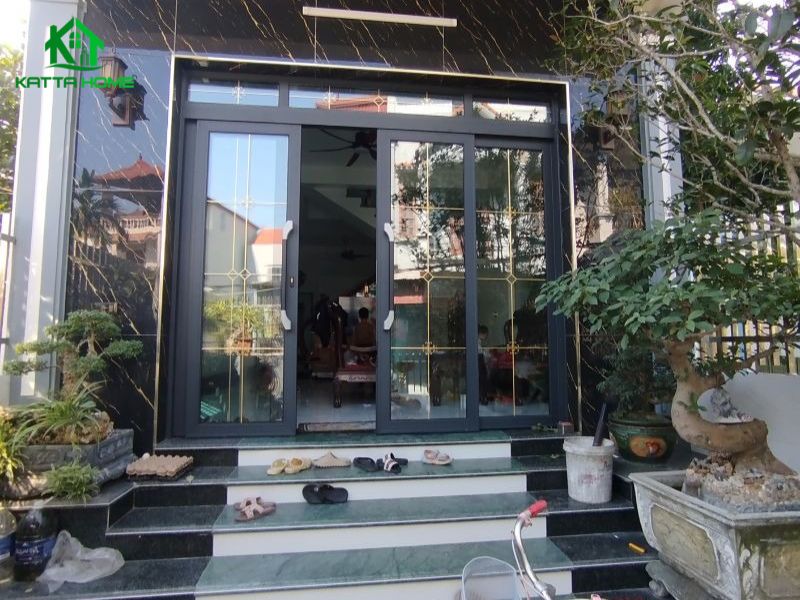 Lưu ý mở cửa chính